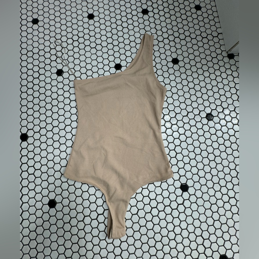 Le lis colleceion one shoulder bodysuit size small